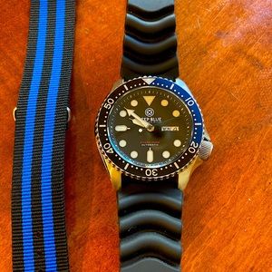 Deep Blue Divers 300 automatic Plus second watch band.